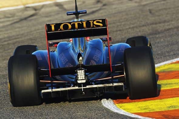 El brasileño Bruno Senna o el francés Romain Grosjean podrían ser los posibles sustitutos del polaco.