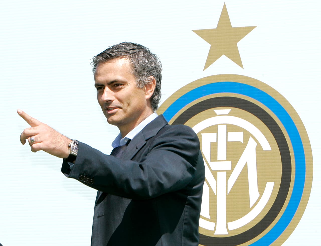 Mourinho aún no dirigía al Madrid, de hecho estaba por ganar el triplete ese año, con el Inter.