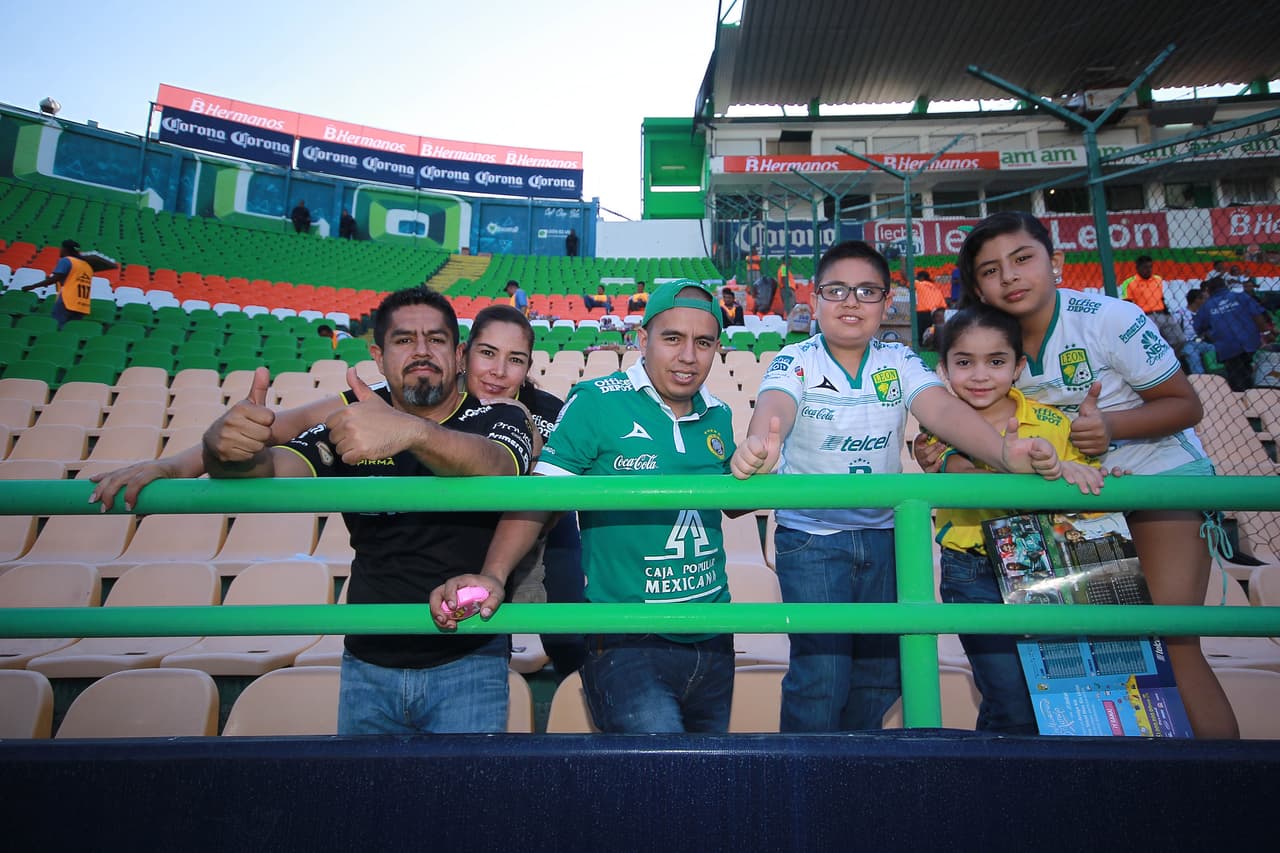 Así se vivió el colorido de la afición en las Semifinales del Clausura 2016, con los seguidores a lo largo de los estadios de la Liga MX.
