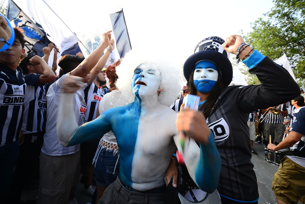Así se vivió el colorido de la afición en las Semifinales del Clausura 2016, con los seguidores a lo largo de los estadios de la Liga MX.
