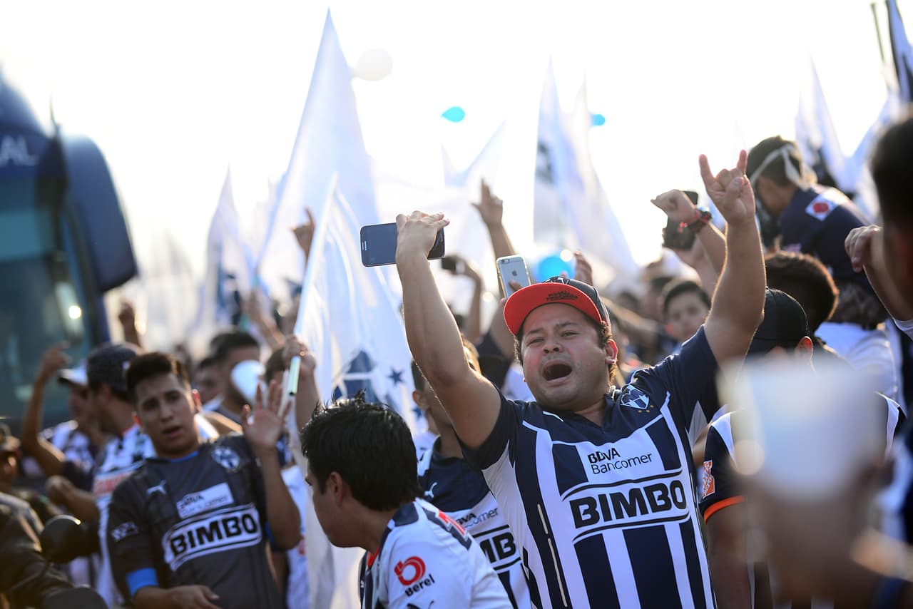 Así se vivió el colorido de la afición en las Semifinales del Clausura 2016, con los seguidores a lo largo de los estadios de la Liga MX.