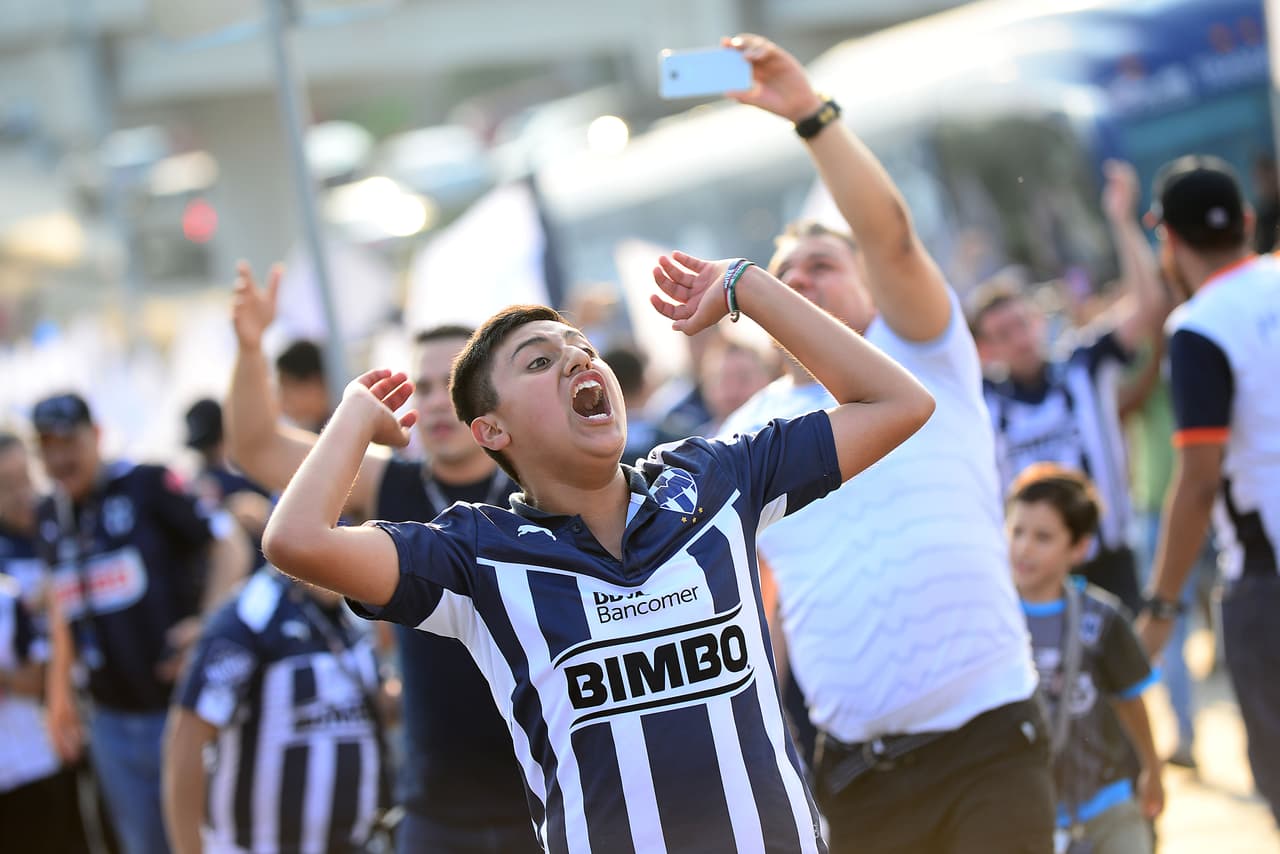 Así se vivió el colorido de la afición en las Semifinales del Clausura 2016, con los seguidores a lo largo de los estadios de la Liga MX.