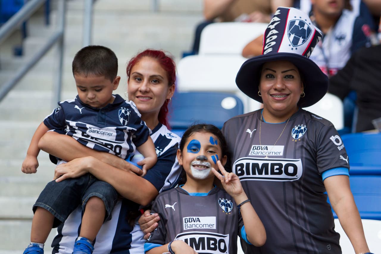 Así se vivió el colorido de la afición en las Semifinales del Clausura 2016, con los seguidores a lo largo de los estadios de la Liga MX.