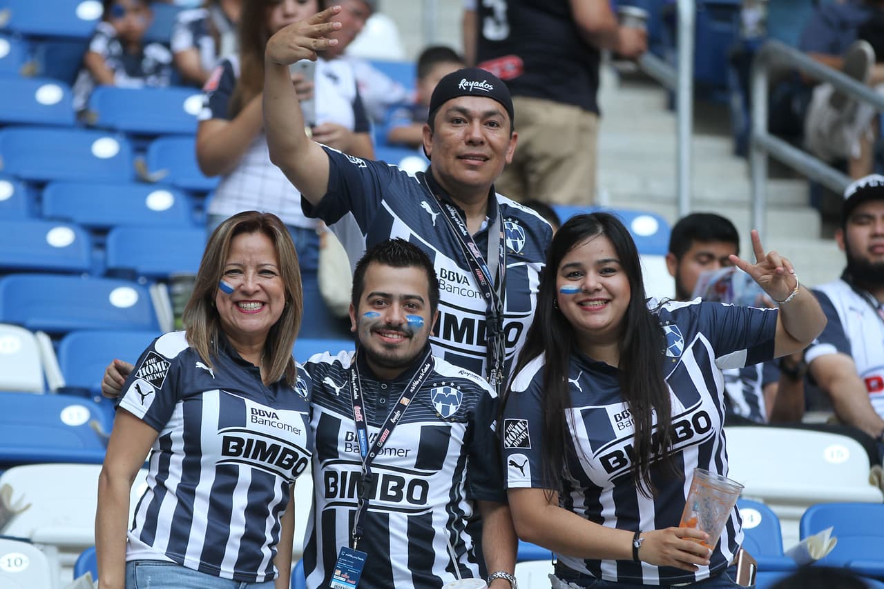 Así se vivió el colorido de la afición en las Semifinales del Clausura 2016, con los seguidores a lo largo de los estadios de la Liga MX.