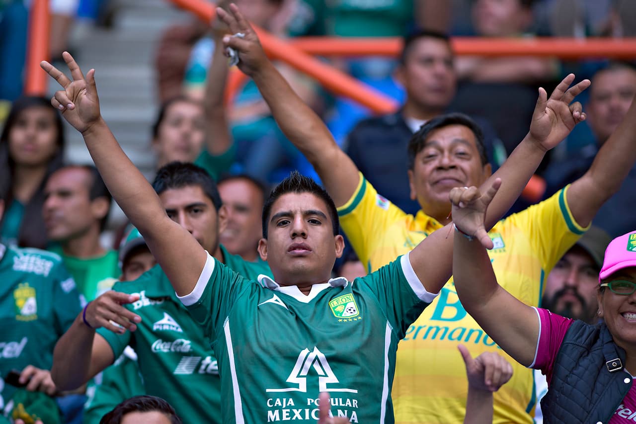 Así se vivió el colorido de la afición en las Semifinales del Clausura 2016, con los seguidores a lo largo de los estadios de la Liga MX.