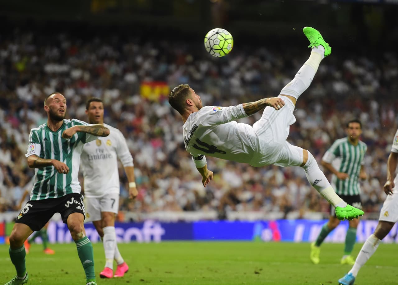 Sergio Ramos estuvo a punto de marcar un golazo de chilena pero su remate se estrelló en el travesaño.