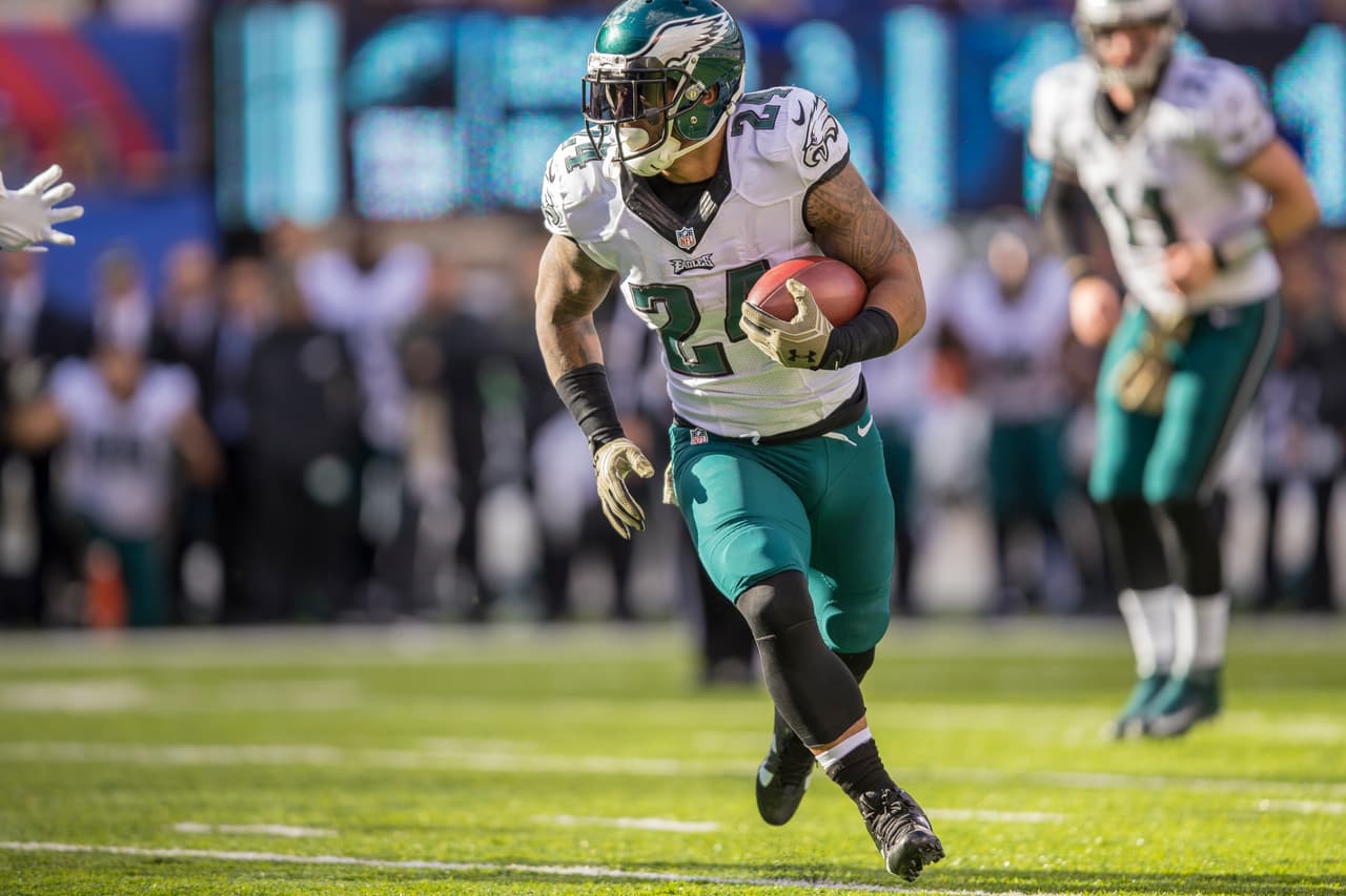 Philadelphia Eagles running back Ryan Mathews (24) rushes during the game against the New York Giants, Sunday Nov. 6, 2016, Secaucus, NJ. The Giants defeated the Eagles 28-23. (Al Tielemans via AP Images)