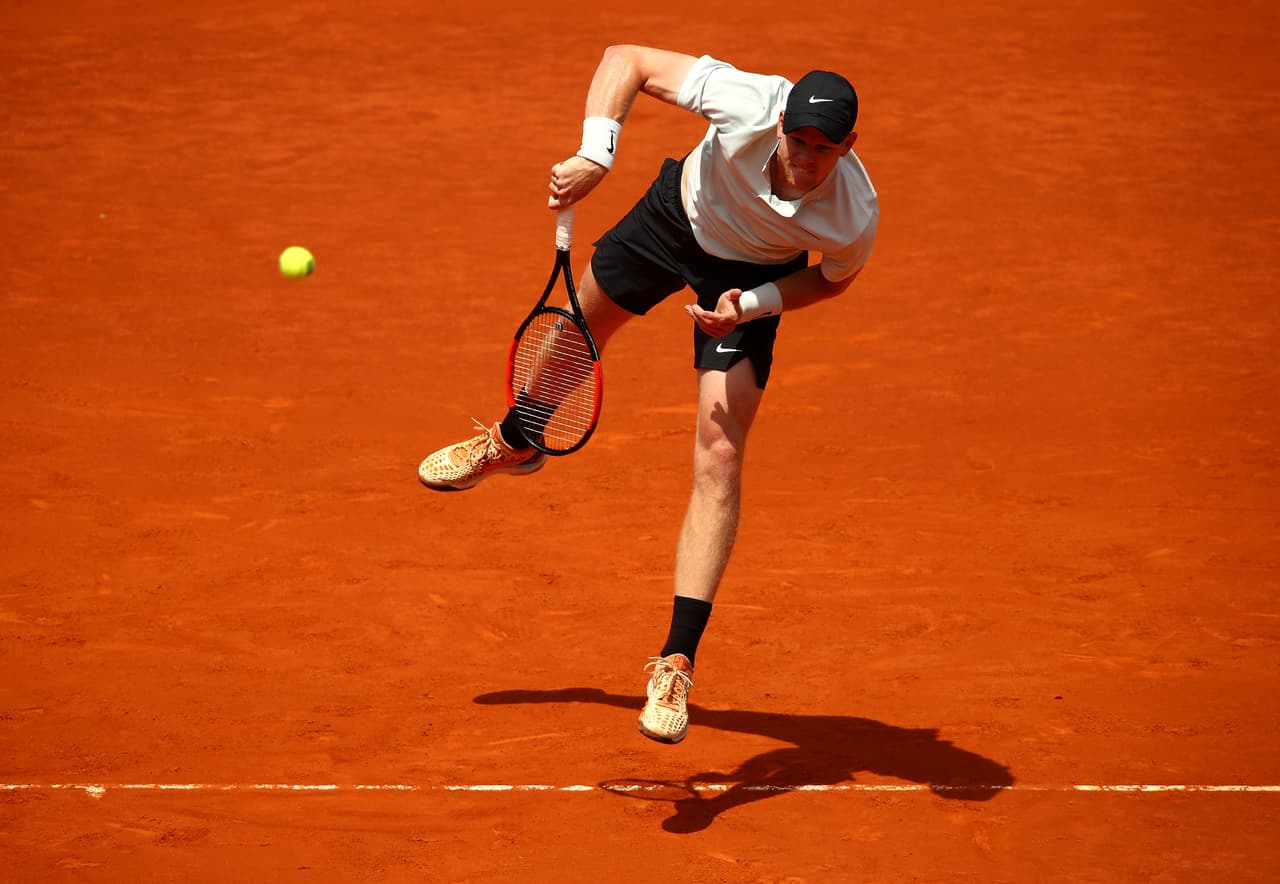 El británico impuso su condición física contra un rival que se notó débil para sostener el ritmo.