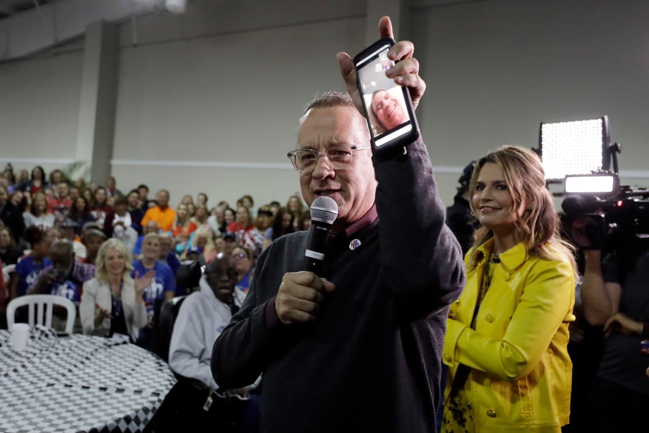 En medio de un programa televisivo, Hanks logró convocar a los seguidores a realizar una actividad.