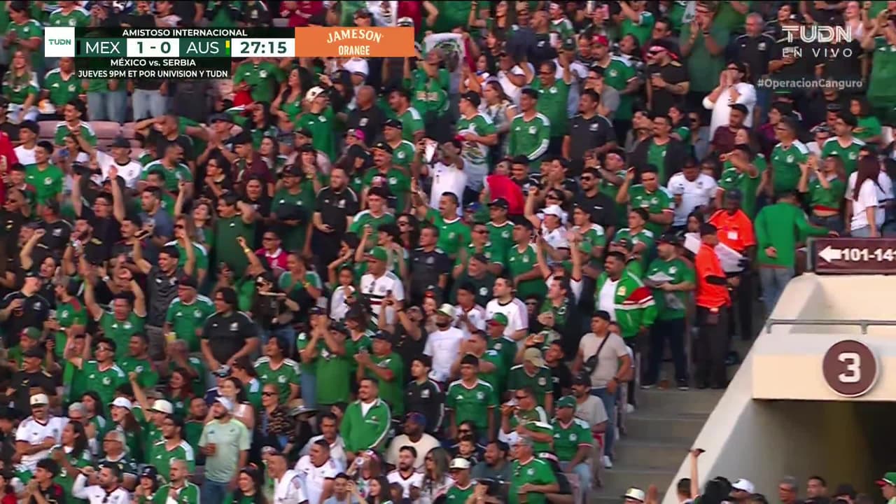 ¡GOL!  anota para México. Johan Vásquez