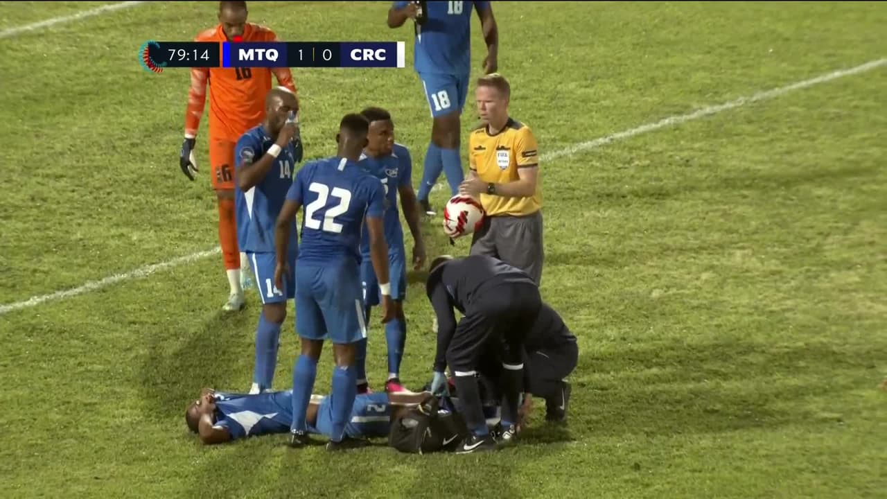 ¡TIRO ATAJADO! disparo por Joel Campbell.