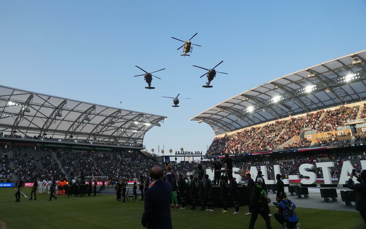 Hasta estuvo presente un impactante desfile aéreo de helicópteros militares.
<br>