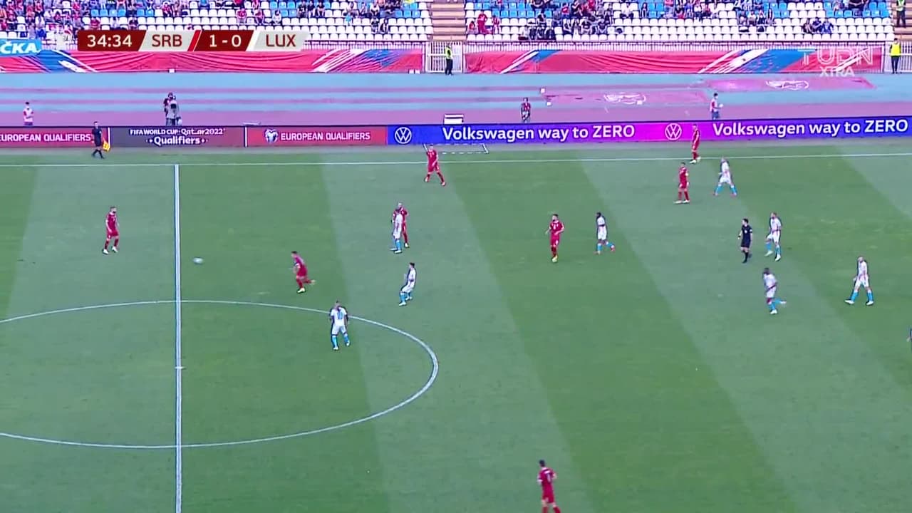 ¡GOL!  anota para Serbia. Aleksandar Mitrovic