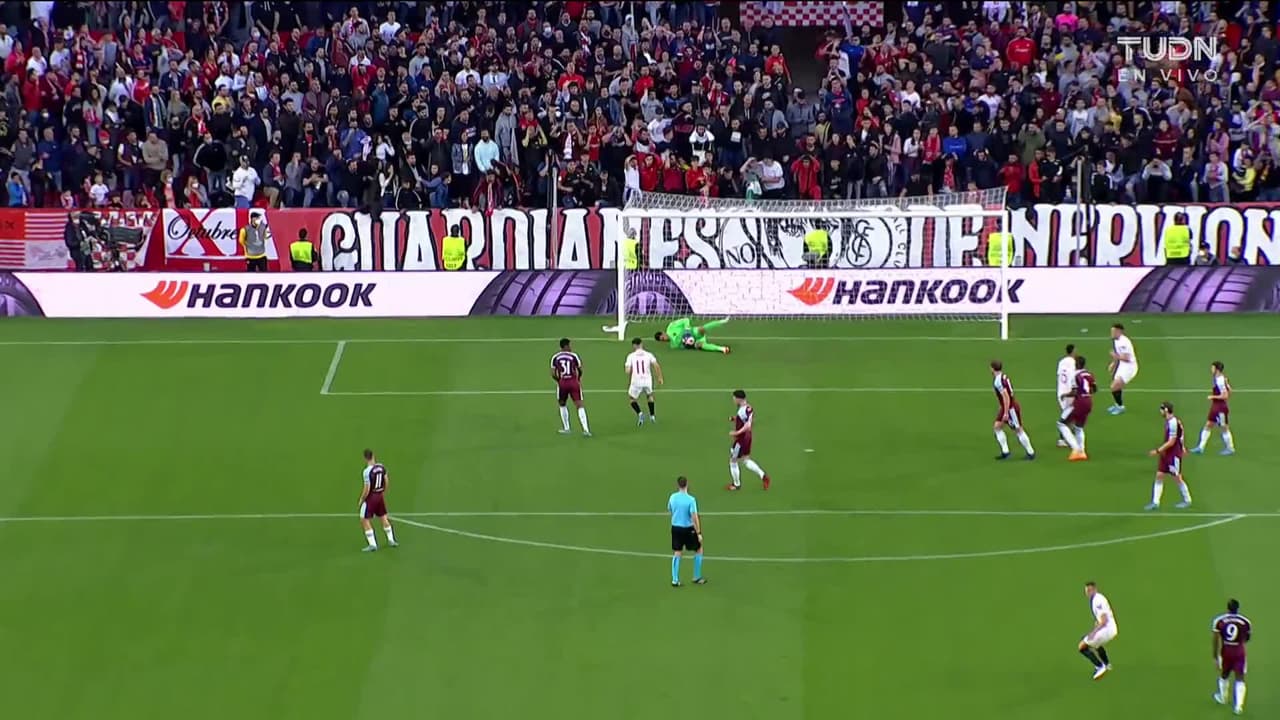 ¡TIRO ATAJADO! disparo por Nikola Vlasic.