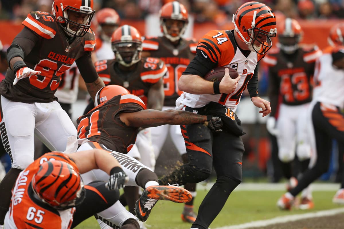 Andy Dalton lanzó dos pases de TD y logró otro por tierra, y los Bengals se acercaron más a un lugar en Playoffs y al título de la Norte AFC, al ganar 37-3 a Browns.