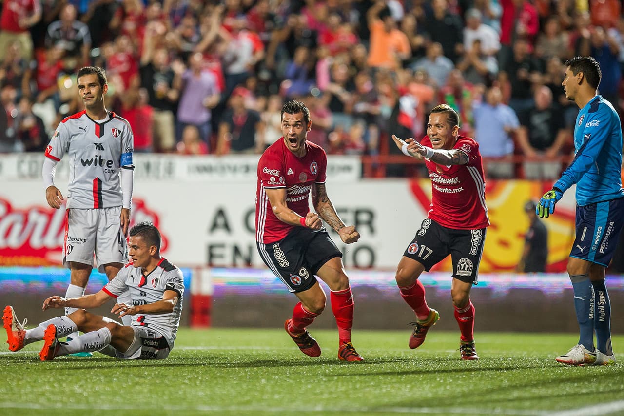 Xolos ha hecho un torneo muy parejo en todos los sentidos. Con su victoria ante Atlas alcanzó ocho triunfos, por tres empates y únicamente una derrota. Sólidos en defensa y contundentes en el ataque, los hombres de Miguel Herrera están convencidos de su proyecto.