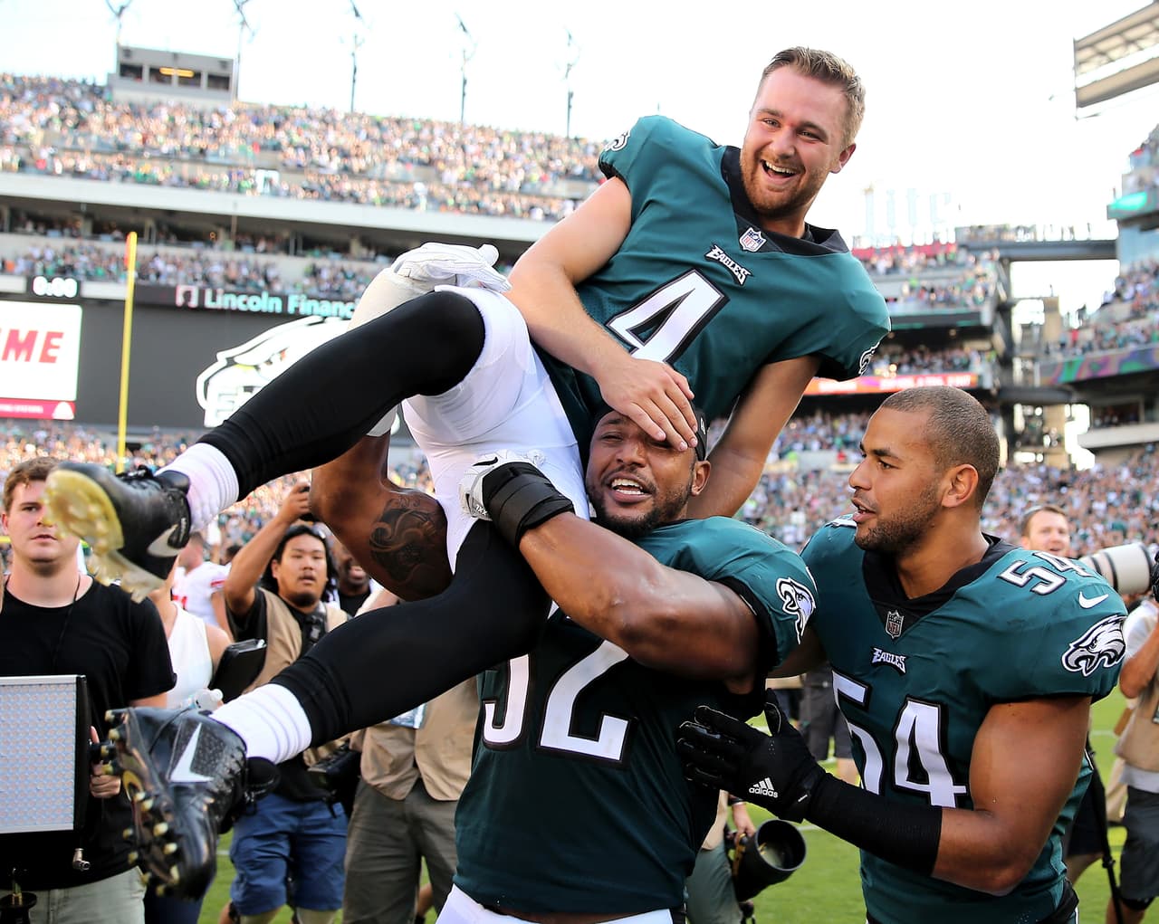Otro pateador que se llevó el juego fue Jake Elliott. Concretó los 4 goles de campo que intentó, incluyendo uno de 53 yardas para guiar la victoria de los Philadelphia Eagles.