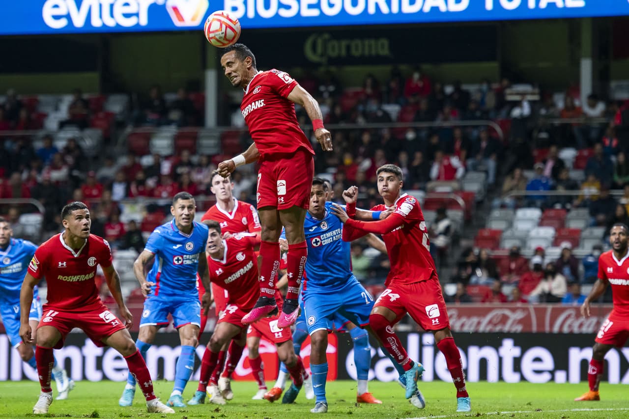 Chivas viene de atrás para pasar a la Final de la Copa por México mientras que Toluca y la Máquina no se hacen daño