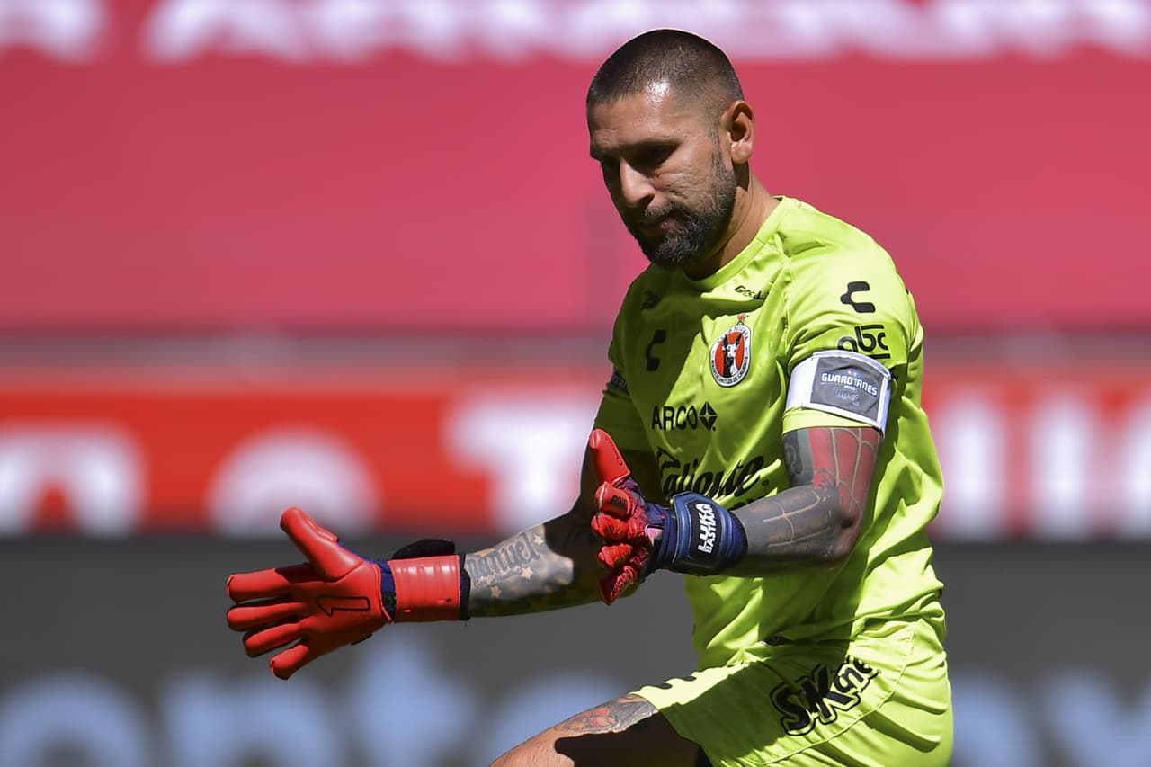 Pablo Guede da indicaciones buscando al menos un tanto para su escuadra.