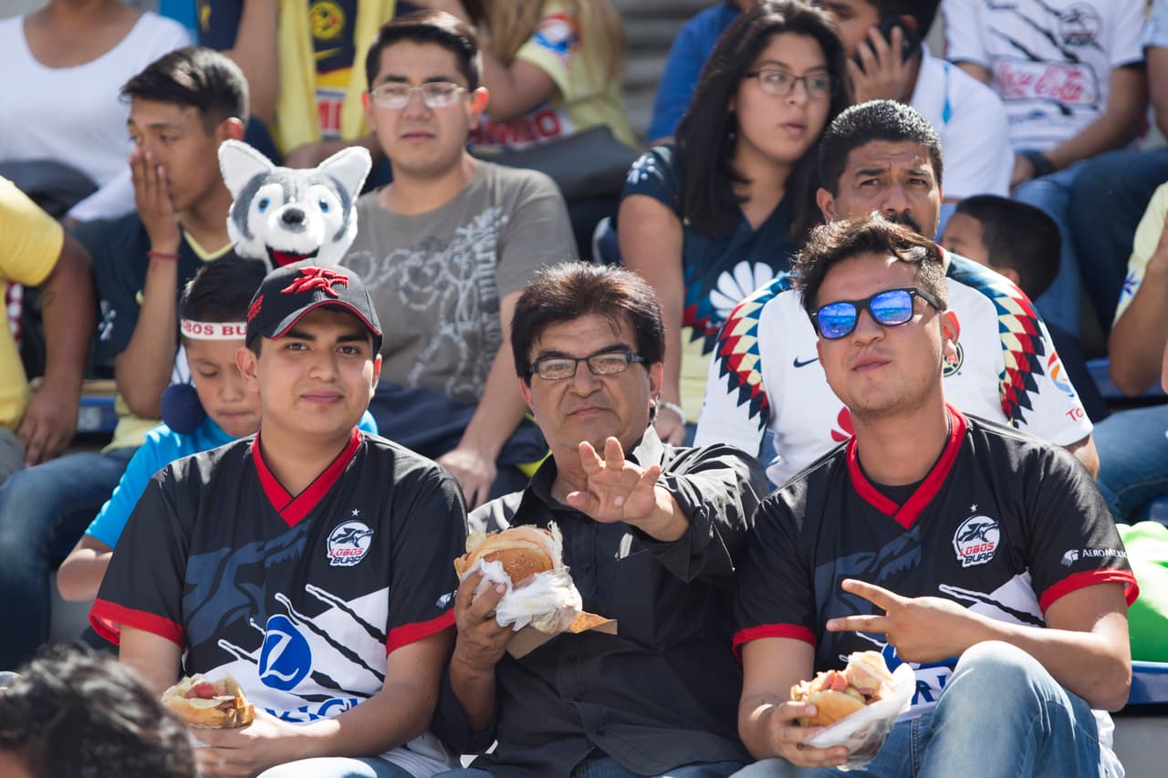 Familias y niños fueron los principales protagonistas en las tribunas antes del comienzo del juego de la Jornada cinco. Como siempre, cada que el América visita la ciudad de Puebla, sus aficionados se hacen presentes.