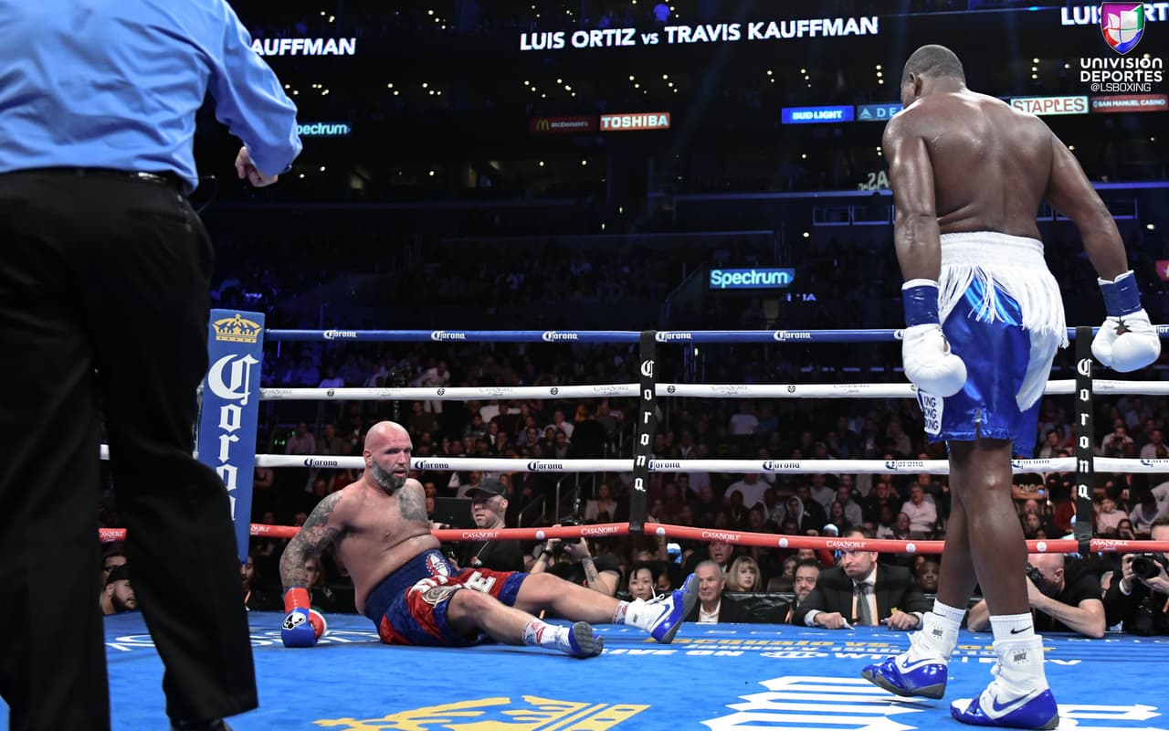 Luis 'King Kong' Ortiz dominó de principio a fin a Travis Kauffman, quien terminó noqueado en el décimo round. El cubano mencionó tras su victoria que quiere la revancha con Wilder.