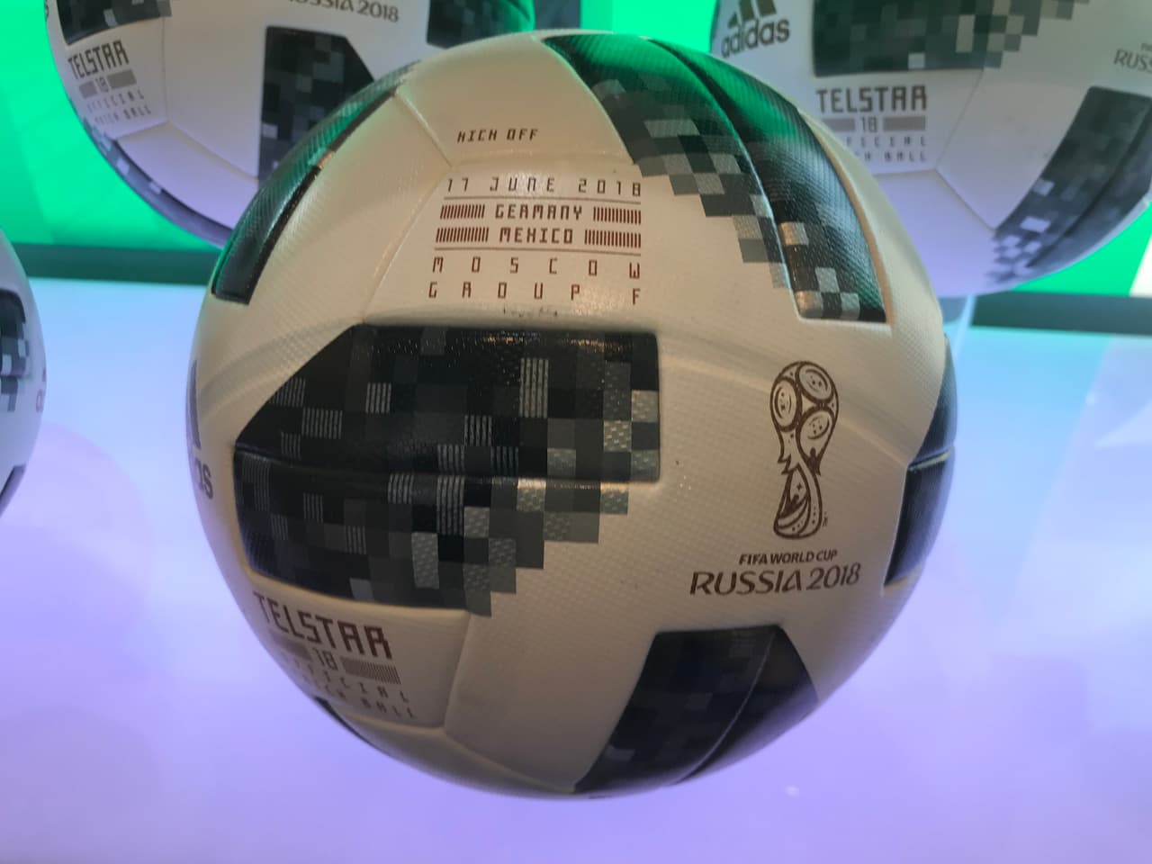 El balón de la tarde histórica, ese con el que 'Chucky' Lozano convirtió el gol con el que México derrotó a Alemania por primera vez en una Copa del Mundo.