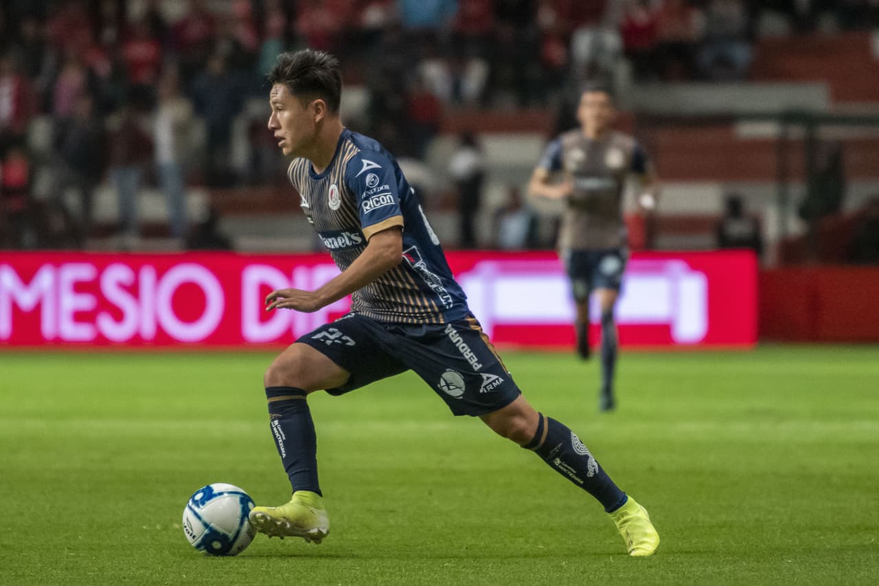 Oscar Uriel Macías Mora es un futbolista que juega como mediocampista, su equipo actual es el Atletico de San Luis de la Liga MX.