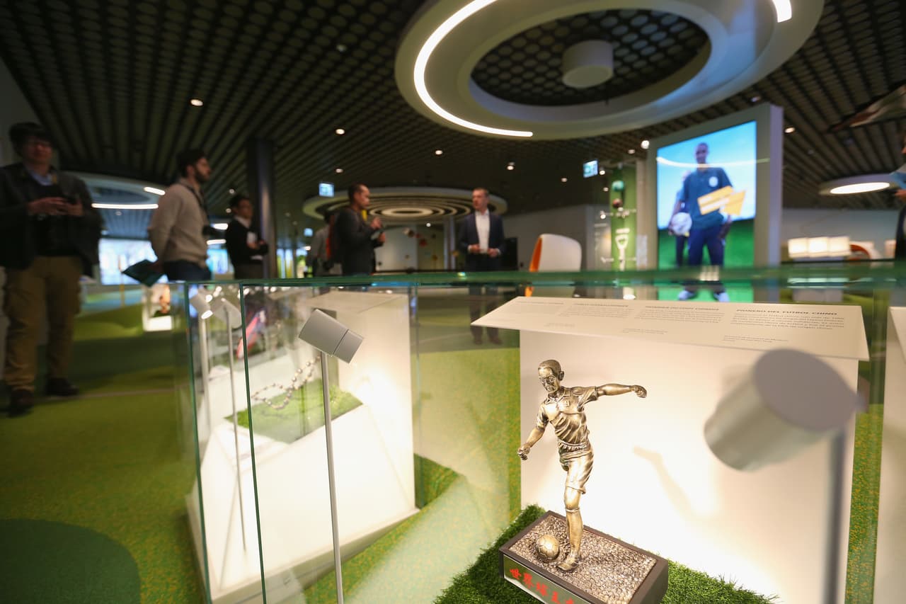 El recinto se ubica en Zúrich, Suiza y abrirá sus puertas el 28 de febrero donde los aficionados al balompié podrán atestiguar la evolución del fútbol internacional además de disfrutar de un universo multimedia interactivo y experimentar las emociones que despierta el fútbol.