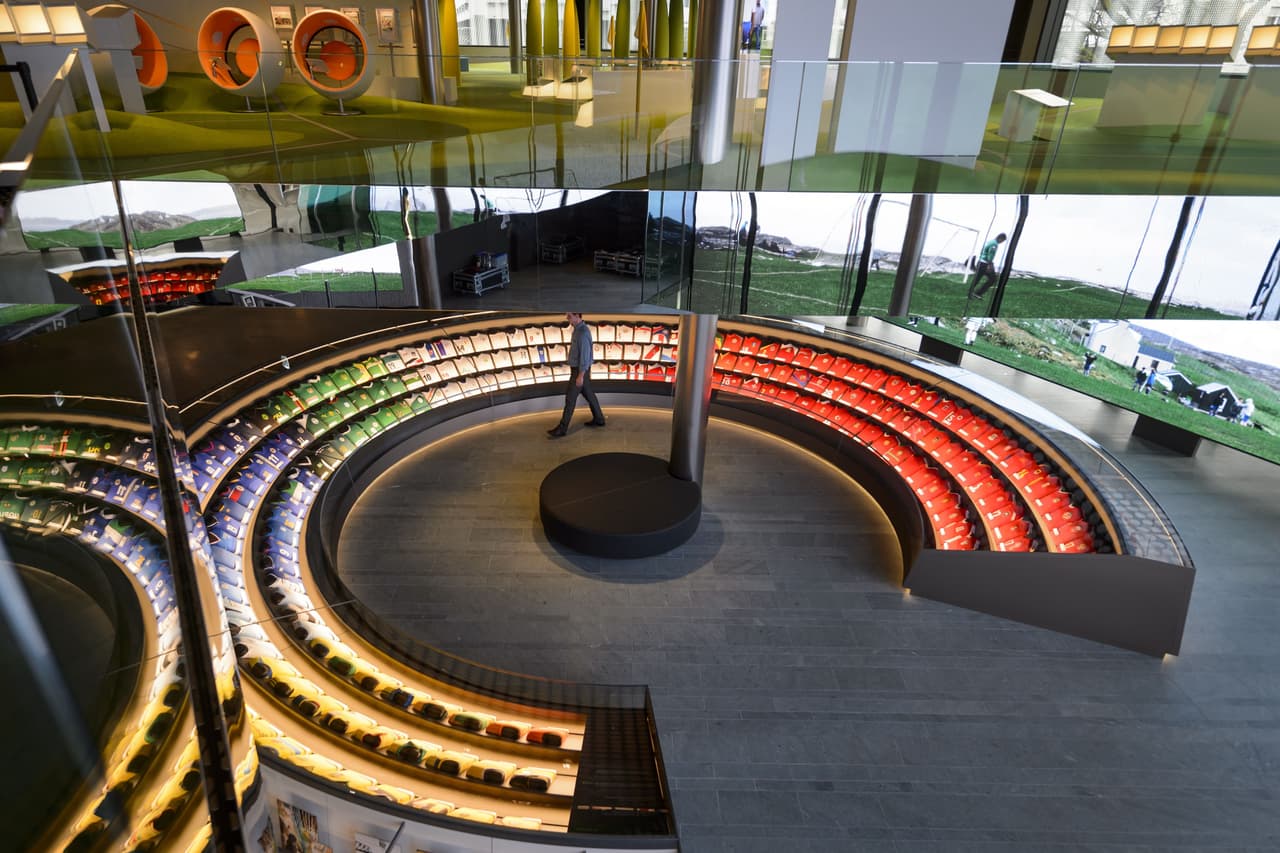 El recinto se ubica en Zúrich, Suiza y abrirá sus puertas el 28 de febrero donde los aficionados al balompié podrán atestiguar la evolución del fútbol internacional además de disfrutar de un universo multimedia interactivo y experimentar las emociones que despierta el fútbol.