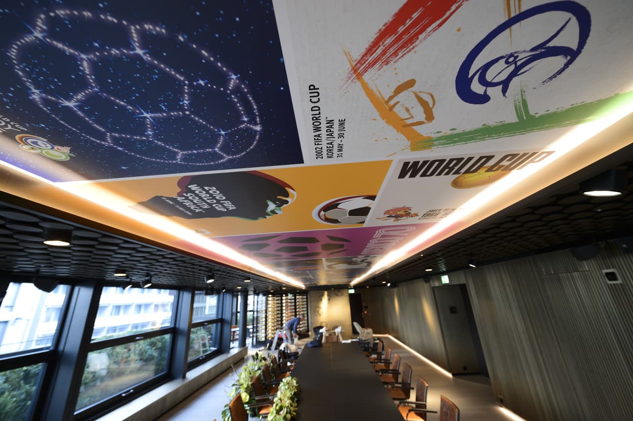 El recinto se ubica en Zúrich, Suiza y abrirá sus puertas el 28 de febrero donde los aficionados al balompié podrán atestiguar la evolución del fútbol internacional además de disfrutar de un universo multimedia interactivo y experimentar las emociones que despierta el fútbol.