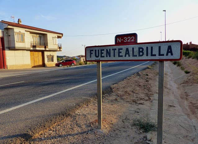 En Fuentealbilla nació el crack español, considerado par muchos como uno de los mejores futbolistas de la historia. Después de abandonarlo, siendo muy chico, regresó hace unos años para emprender.