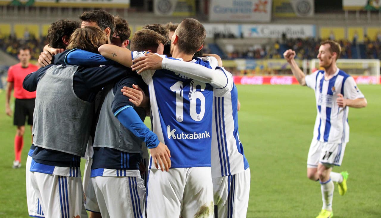 La única anotación del partido, por un error grosero del portero Javi Varas (Las Palmas), fue de Xabi Prieto aprovechando el regalo.