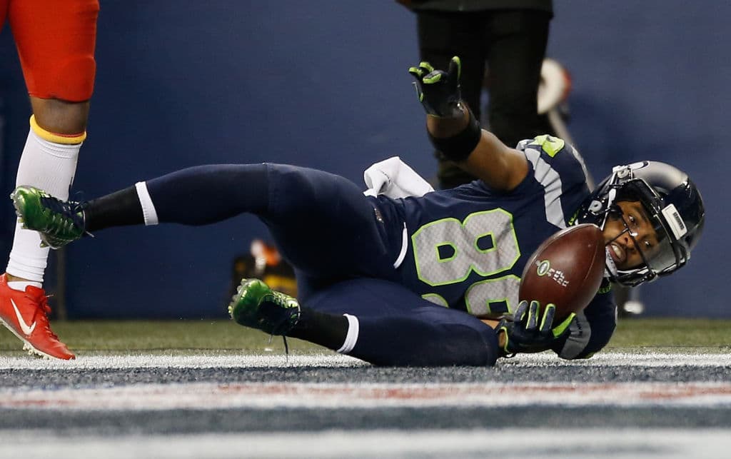 Pero los Seahawks no demoraron en ripostar. Wilson se combinó con Doug Baldwin en pase de touchdown de 27 yardas para que se despegara Seattle 24-17 a 45 segundos del fin del tercer cuarto.