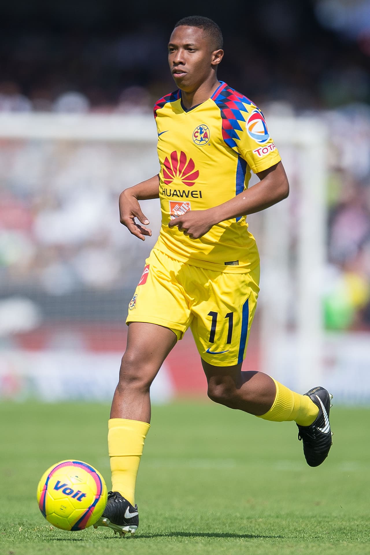 Una de las noticias que dejó el clásico fue el debut del colombiano Andrés Ibargüen, quien entró al minuto 72 por Ibarra.