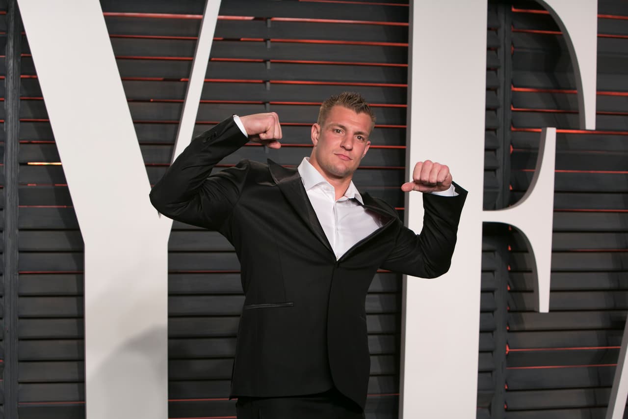 “Rob Gronkowski está considerando jubilarse para seguir una carrera en la actuación", dice la publicación que añade que los actores dicen que "podría ganar millones de dólares en películas de acción”.