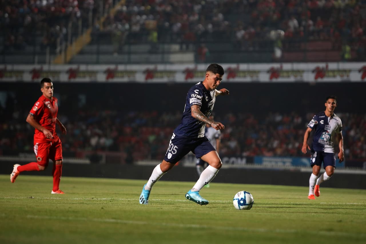 Víctor Guzmán anotó un golazo frente a Veracruz