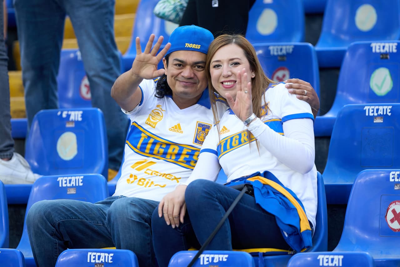 La afición apoyó en todo momento, pero abucheó al final.