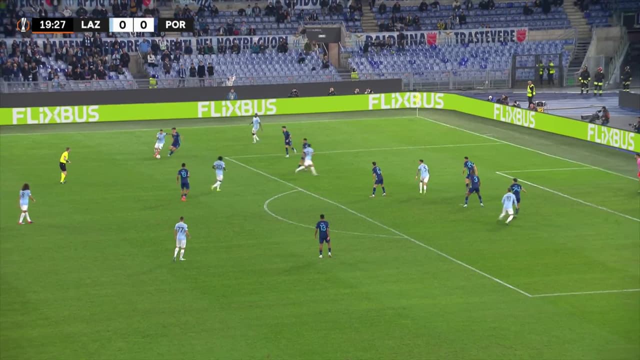 ¡TIRO ATAJADO! disparo por Mattéo Guendouzi.