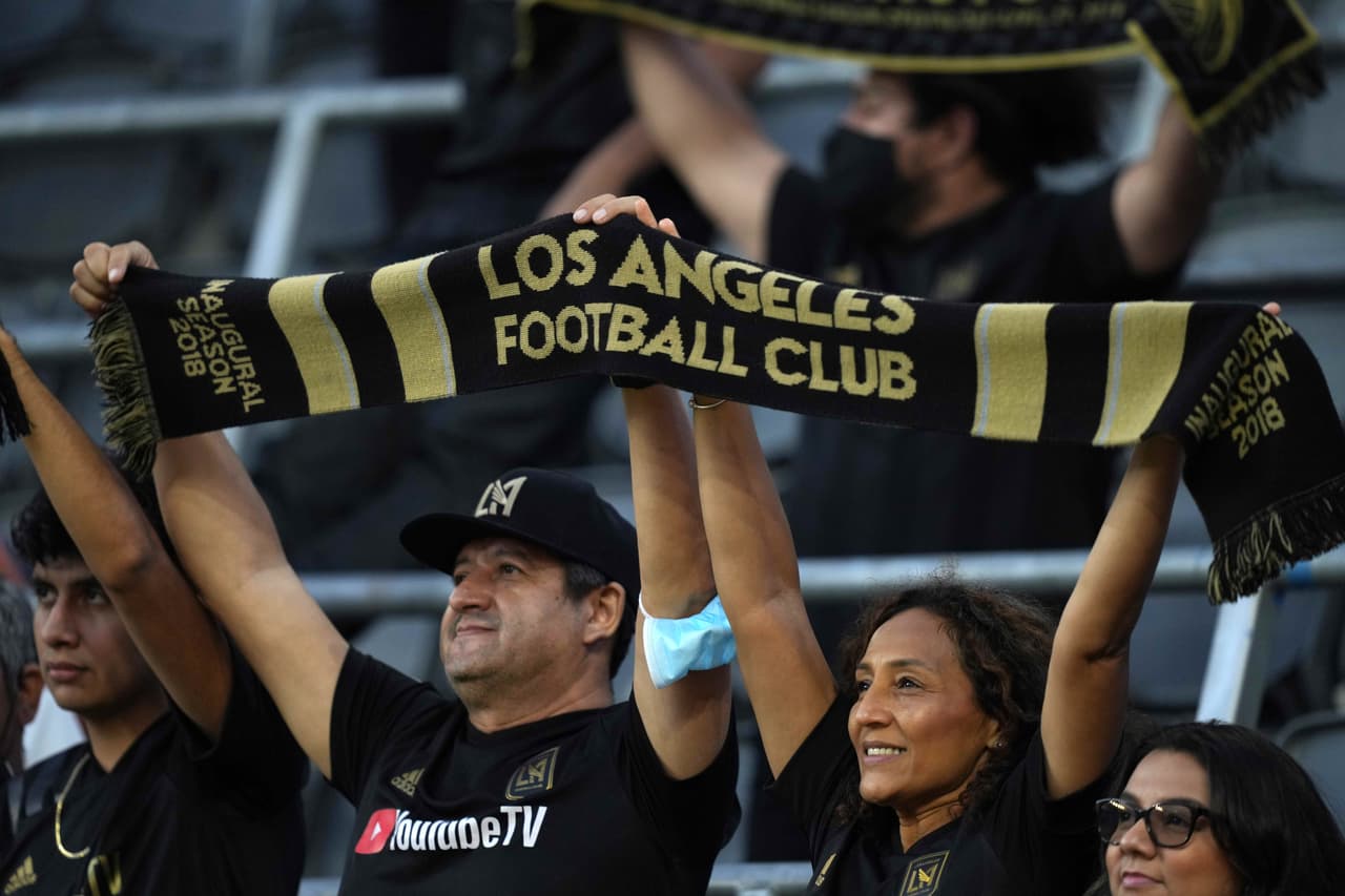 La Semana 23 de la temporada regular de la MLS comenzó el viernes por la noche con el renacimiento futbolístico de Los Angeles Football Club.
<br>