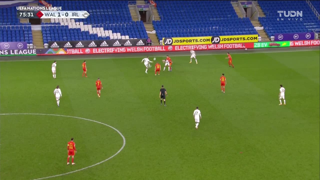 ¡TIRO ATAJADO! disparo por James Collins.