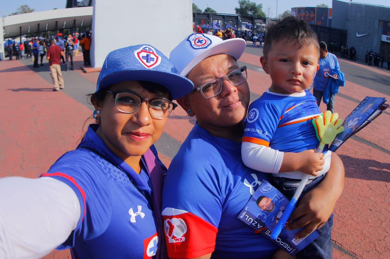 Los fanáticos viven la antesala del duelo entre Cruz Azul y Santos Laguna por la jornada 7 del
<a href="https://www.univision.com/deportes/futbol/liga-mx/*">Clausura 2019 de la Liga MX</a>.