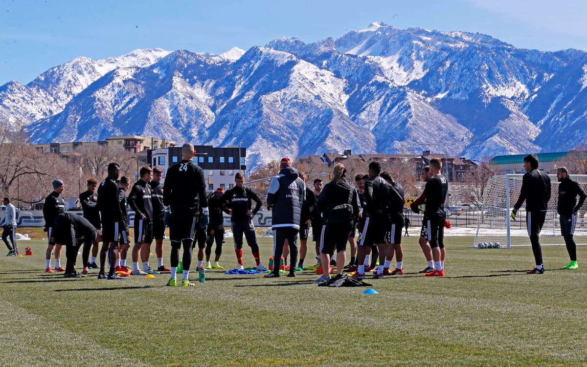 Jugadores de Real Salt Lake en entrenamientos y un paisaje inspirador para su visita a Chicago Fire este fin de semana.