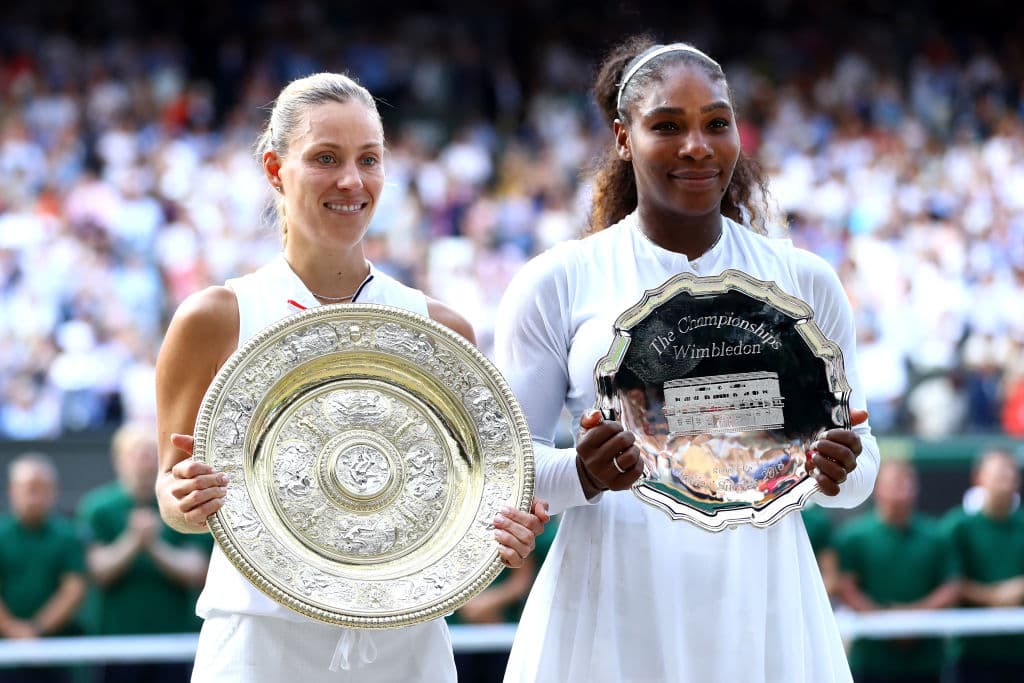 La alemana Angelique Kerber (izquierda) se impuso a la estadounidense Serena Williams (derecha) por parciales de 6-3 y 6-3 en una hora y cinco minutos de juego.