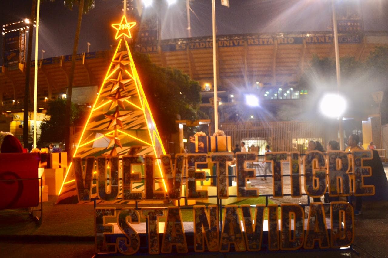 Llega la noche en Monterrey y el el Estadio Universitario se prepara para albergar otra final femenil entre Tigres y Monterrey.