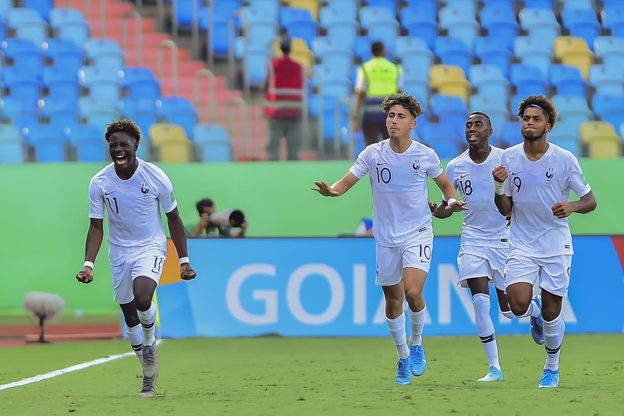 España 1-6 Francia. Valera abrió el marcador por La Roja; Kouassi ,Mbuku , Lihadji, Pembele, Rutter y Aouchiche anotaron para los galos.