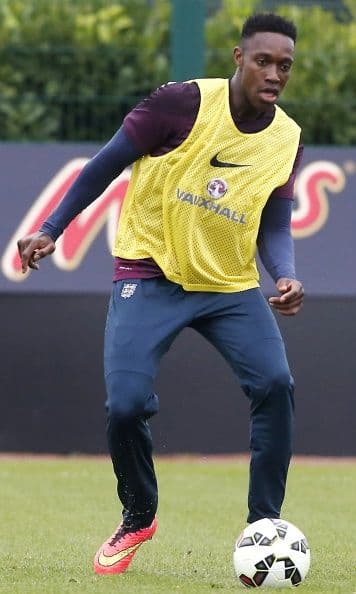 Mientras tanto, los Diablos Rojos se quedaron sin Vidic, Evra,Nani, Kagawa y a última hora salieron de Welbeck y Javier Hernández.