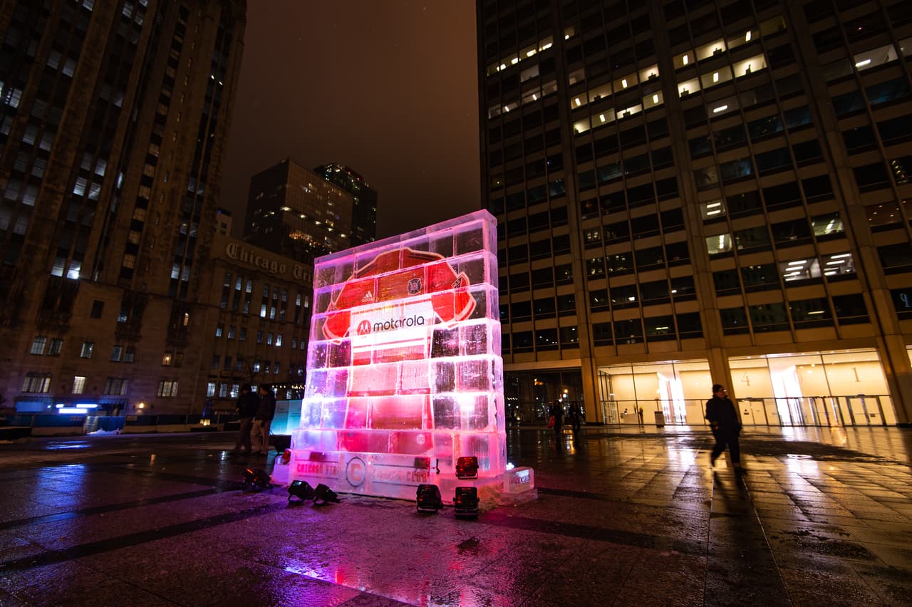 El corazón de 'la Ciudad del Viento' se iluminó con la nueva casaca de su club de fútbol. (Chicago Fire SC)