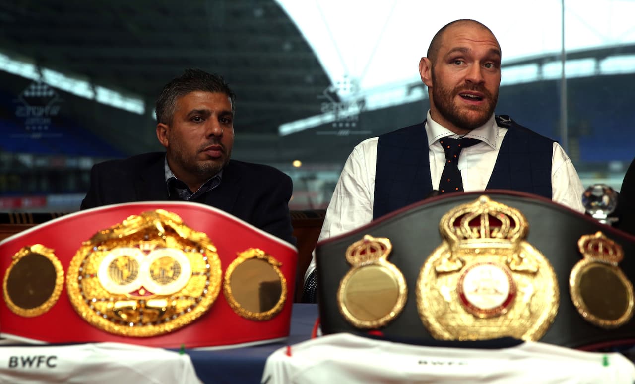 En el boxeo, Tyson Fury logró brillar en los más alto tras propinarle su primera derrota a Klitschko en 11 años y de paso quitarle sus títulos de la AMB, OMB y FIB.