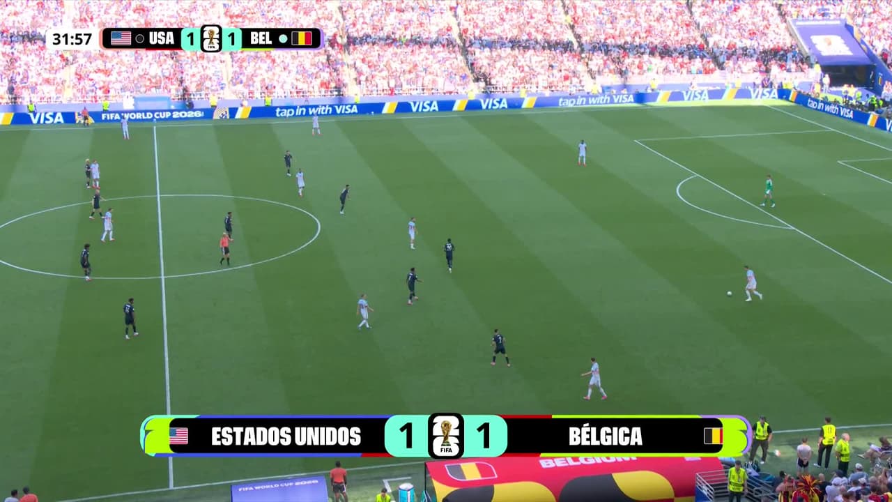 ¡GOL!  anota para Bélgica. Charles De Ketelaere