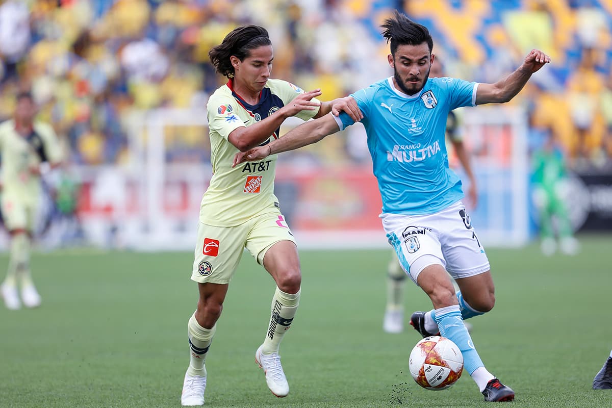 El delantero juvenil Diego Lainez (izquierda) reapareció con las Águilas en este encuentro amistoso.